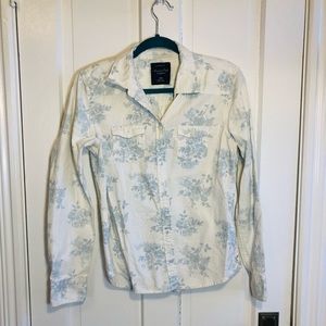 American Eagle White and Blue Cotton Button down